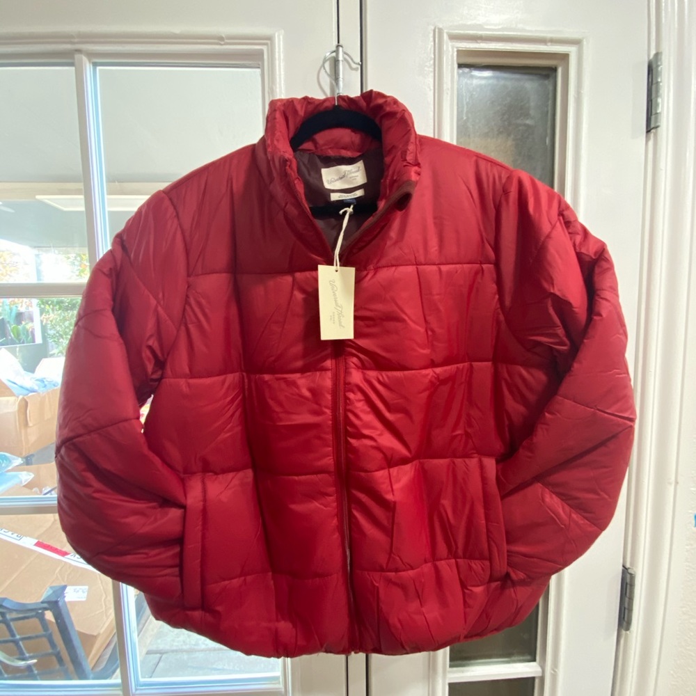 Universal Thread Red Puffer - Picture 3 of 4